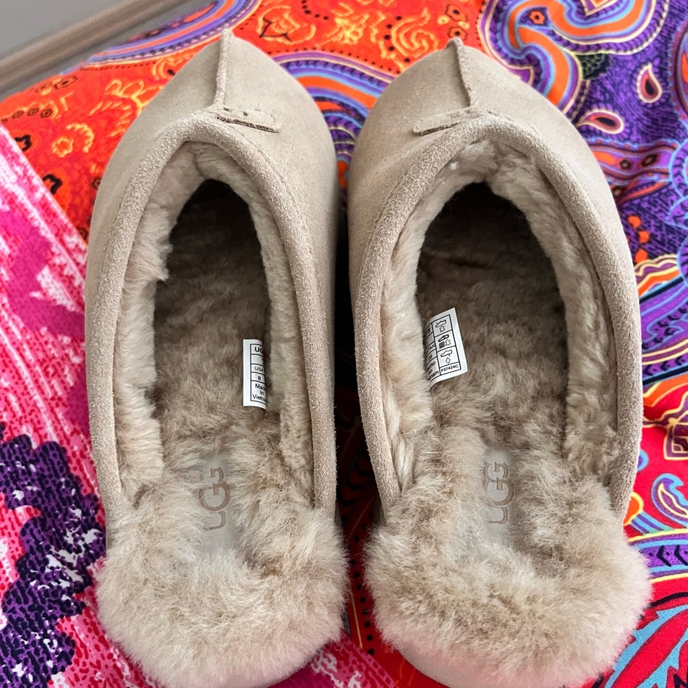 UGG Discoquette Slide Slipper tan size 8
brand new
no box
never worn - Picture 7 of 8